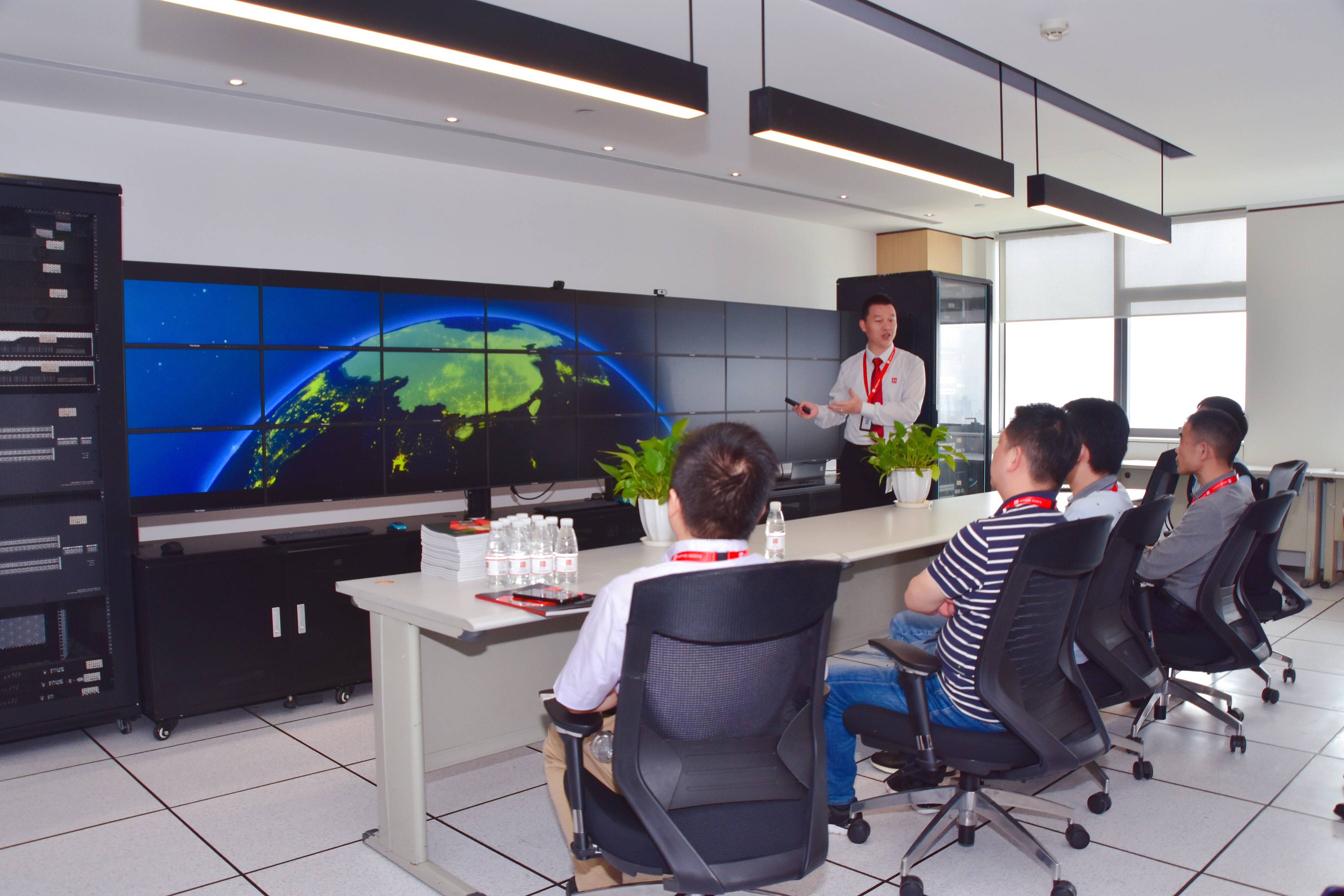 1529997714665052777.jpg 00.jpg