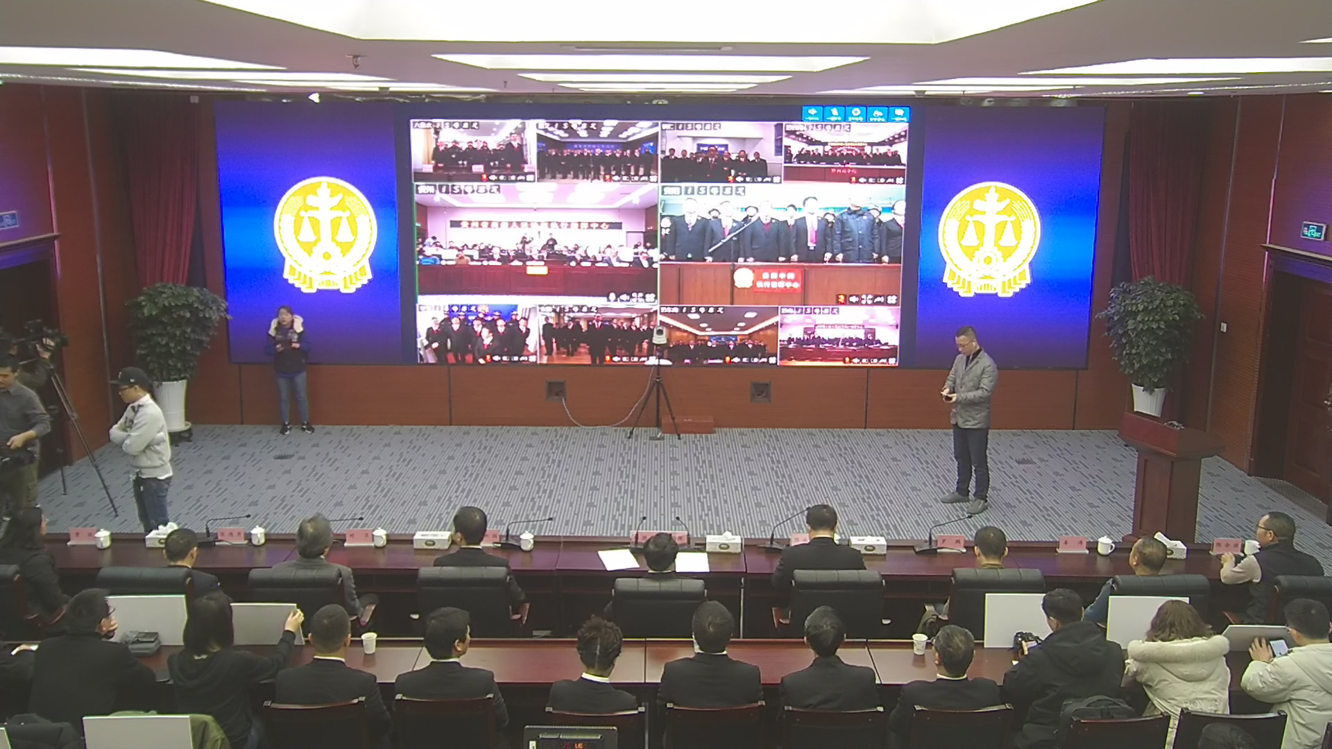 1577434302229040972.jpg 后攝像頭_監控點(diǎn)1_后攝像頭_20191211222301_1194601.jpg